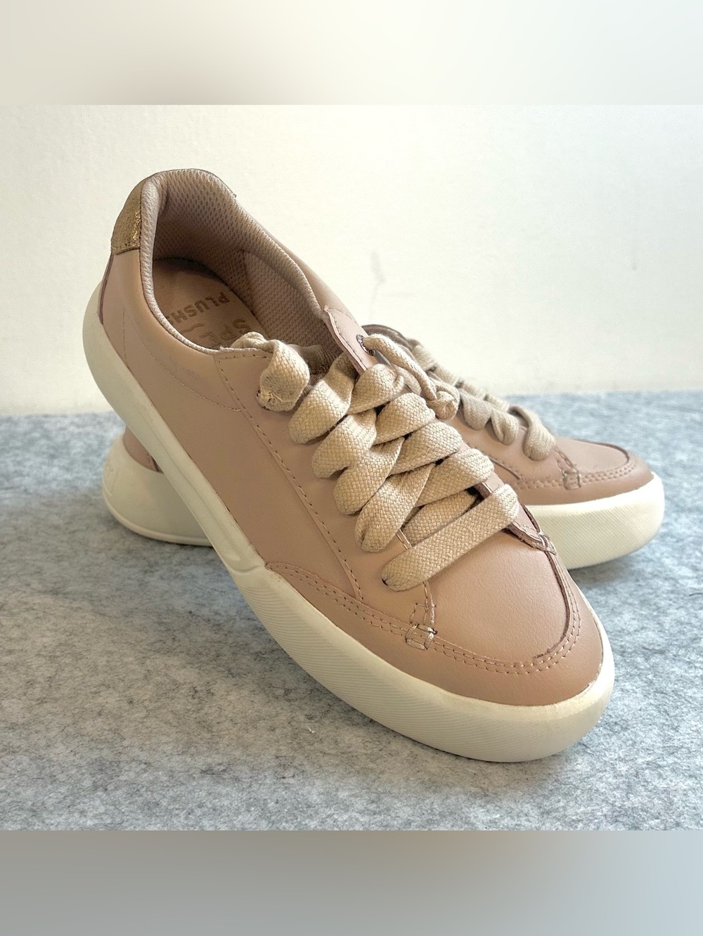 New Sperry Breaker Plushstep Women’s sneakers / Rose and Gold / Sz 6